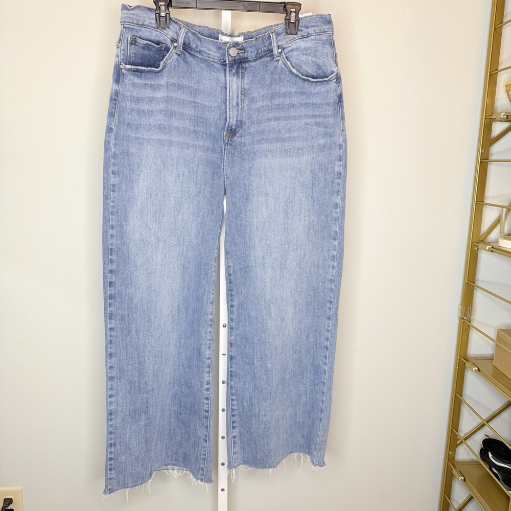 Wide‎ leg, Risen Jeans light blue with fringe  bottom. Inseam 26 inseam 3XL